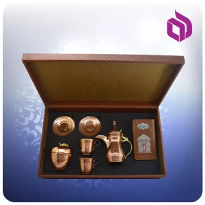 حافظ پالتویی با ست قهوه خوری مسی