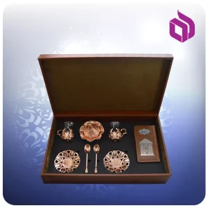 حافظ پالتویی با نیم ست چایخوری مسی